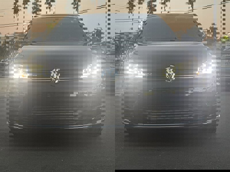 Used 2016 Volkswagen Golf 4-Door image 12