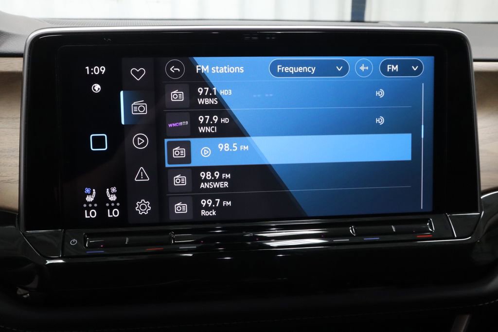 Used 2025 Volkswagen Atlas SE FWD image 2