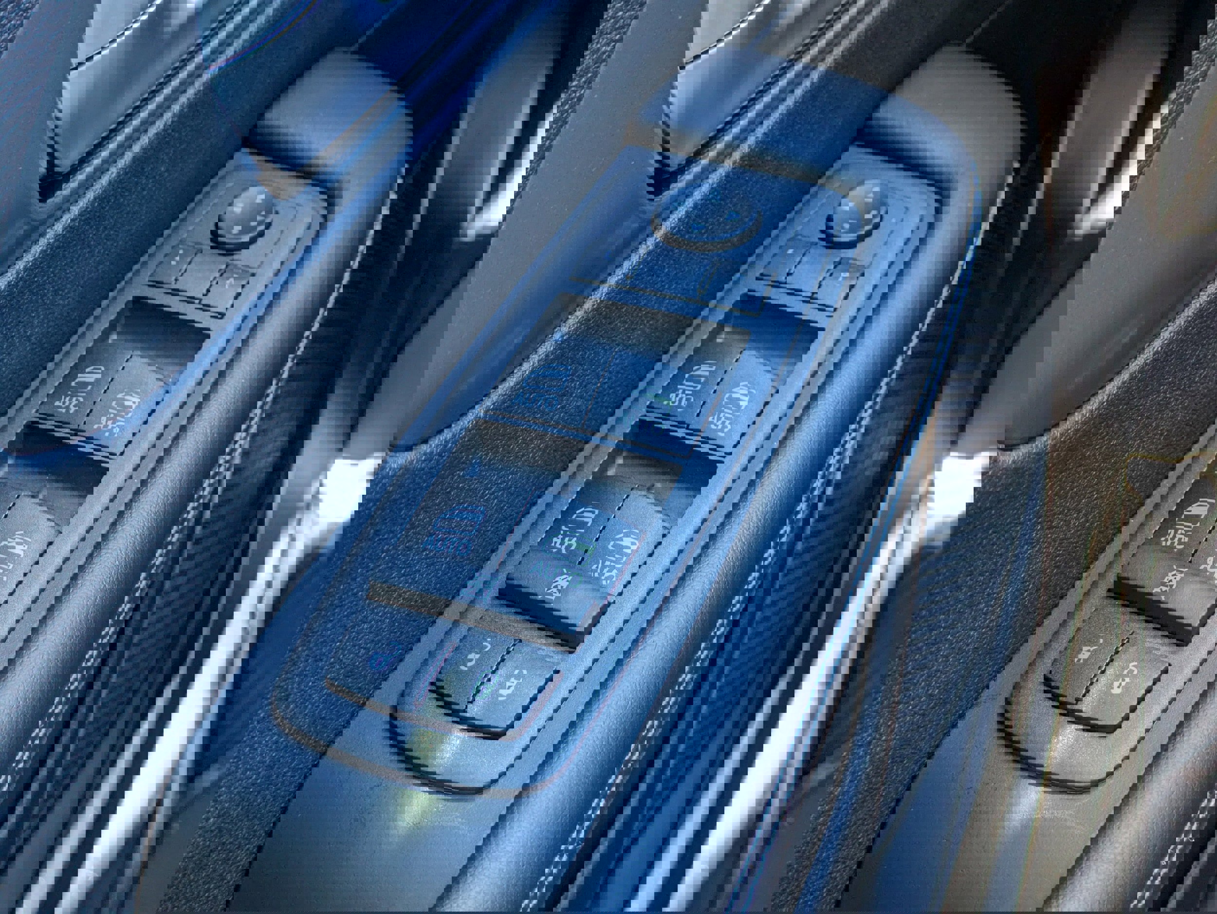 New 2026 Chrysler Voyager LX image 27