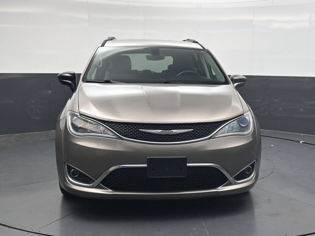 Used 2017 Chrysler Pacifica Touring-L w/ Tire & Wheel Group FWD image 15