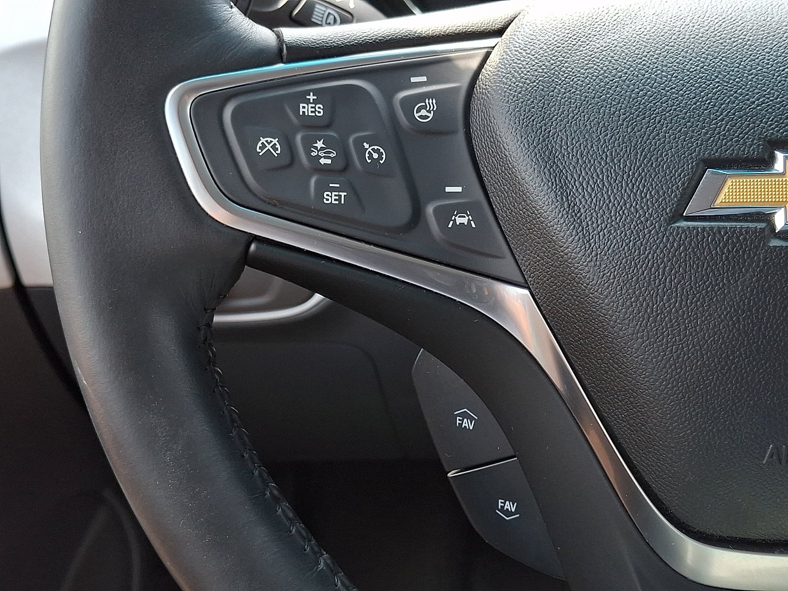 Used 2017 Chevrolet Bolt Premier w/ Driver Confidence II Package FWD image 22