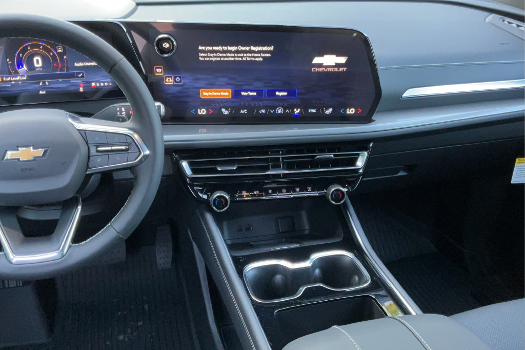 New 2027 Chevrolet Traverse LT w/ LPO, Floor Liner Package FWD image 14