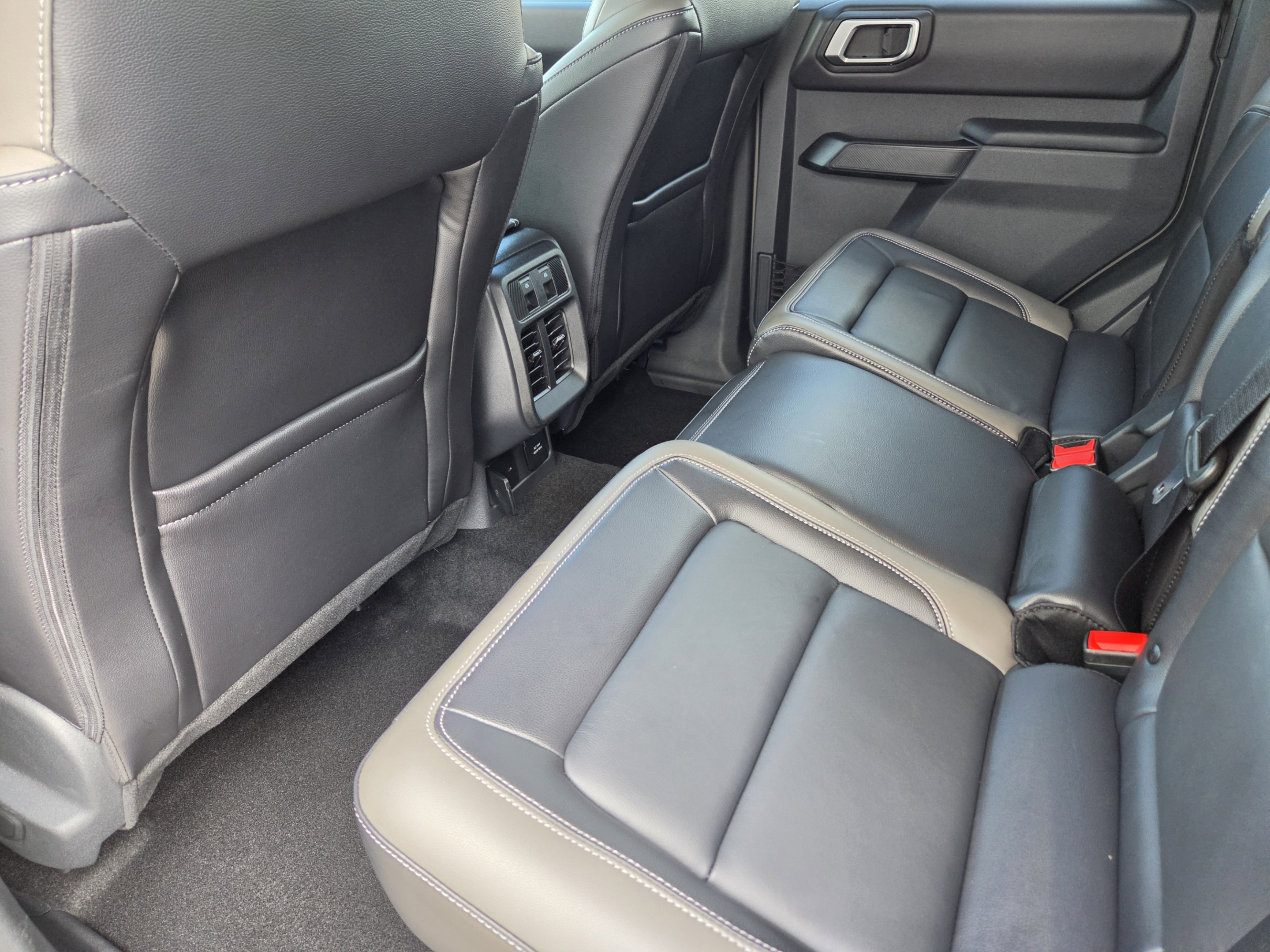 Used 2026 Ford Bronco Outer Banks AWD/4WD image 27