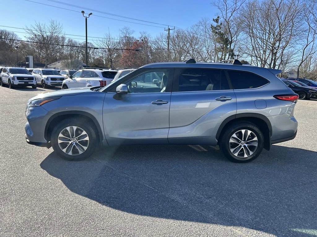 Used 2023 Toyota Highlander XLE image 6