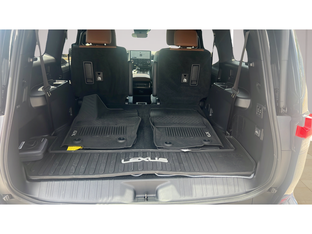 Used 2025 Lexus GX 550 w/ Accessory Package (2T) AWD/4WD image 17