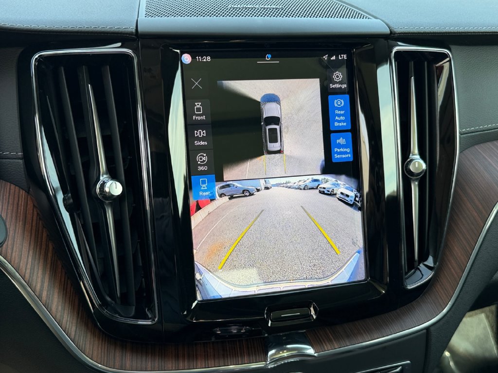 Certified 2024 Volvo XC60 B5 Ultimate w/ Protection Package Premier AWD/4WD image 22