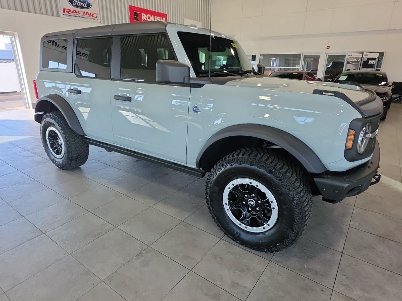 Used 2022 Ford Bronco Black Diamond w/ Sasquatch Package AWD/4WD image 4