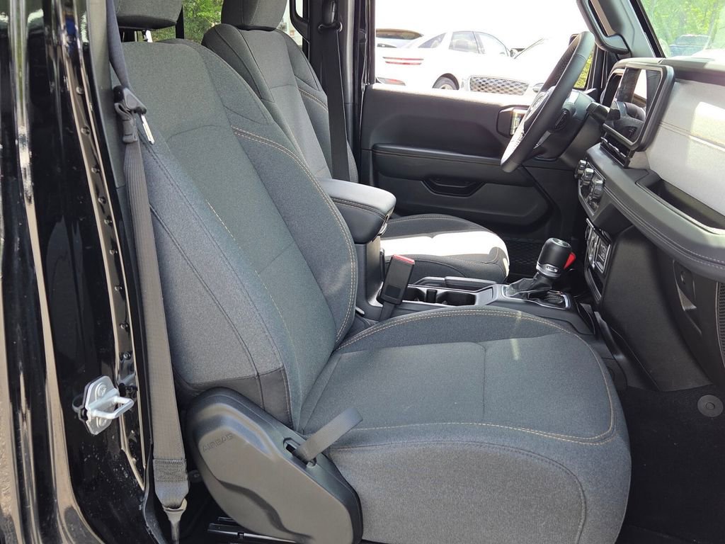 Used 2025 Jeep Wrangler Unlimited Sahara image 15