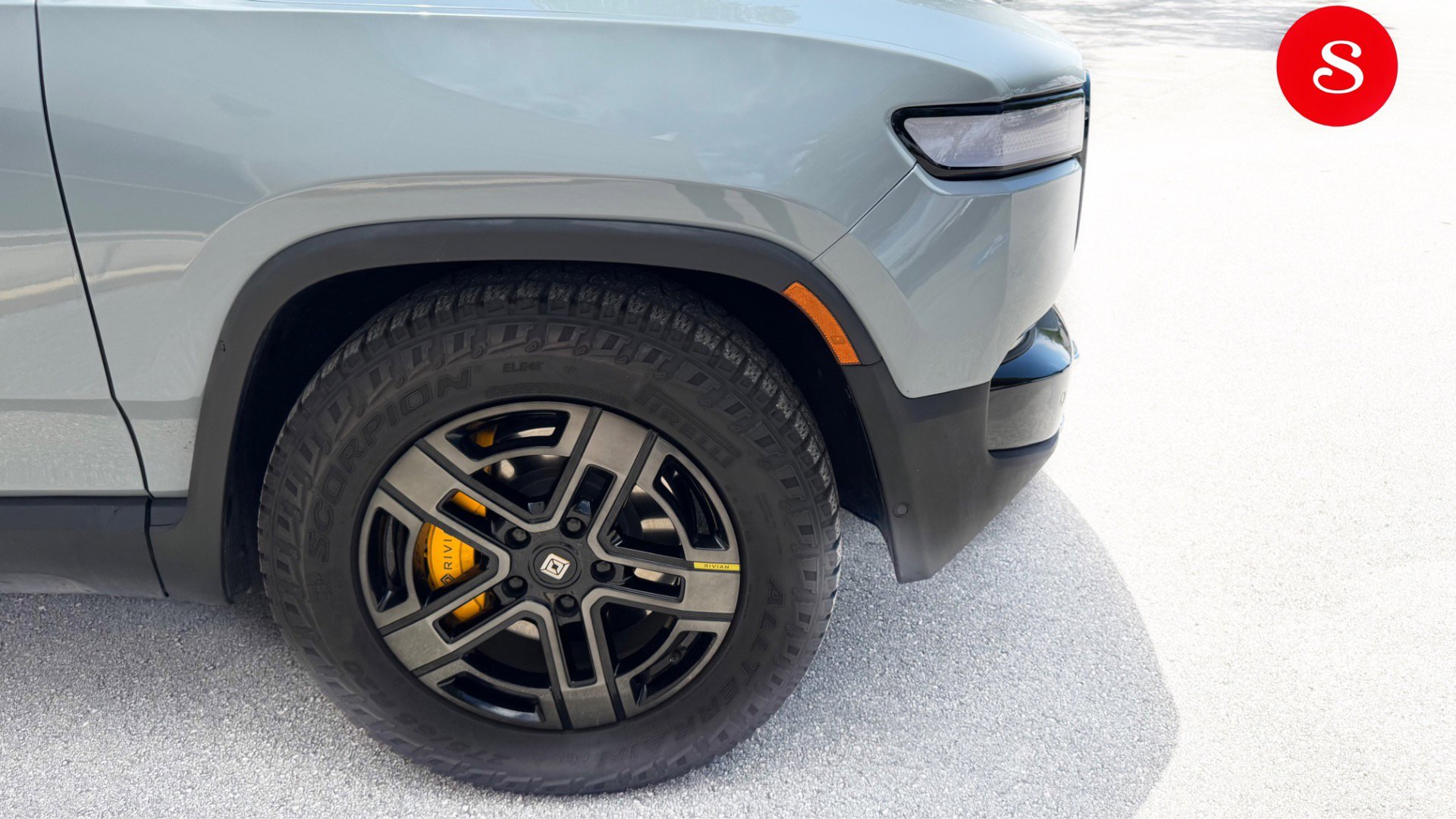 Used 2023 Rivian R1S Adventure AWD/4WD image 10