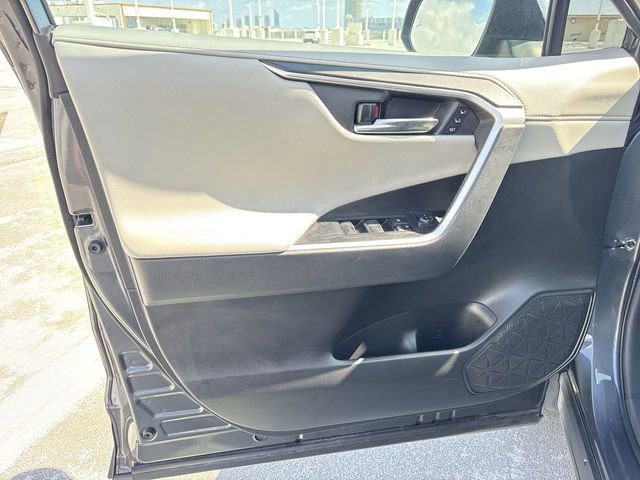 Used 2023 Toyota RAV4 Limited image 13