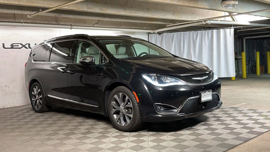 Used 2017 Chrysler Pacifica Limited FWD image 1