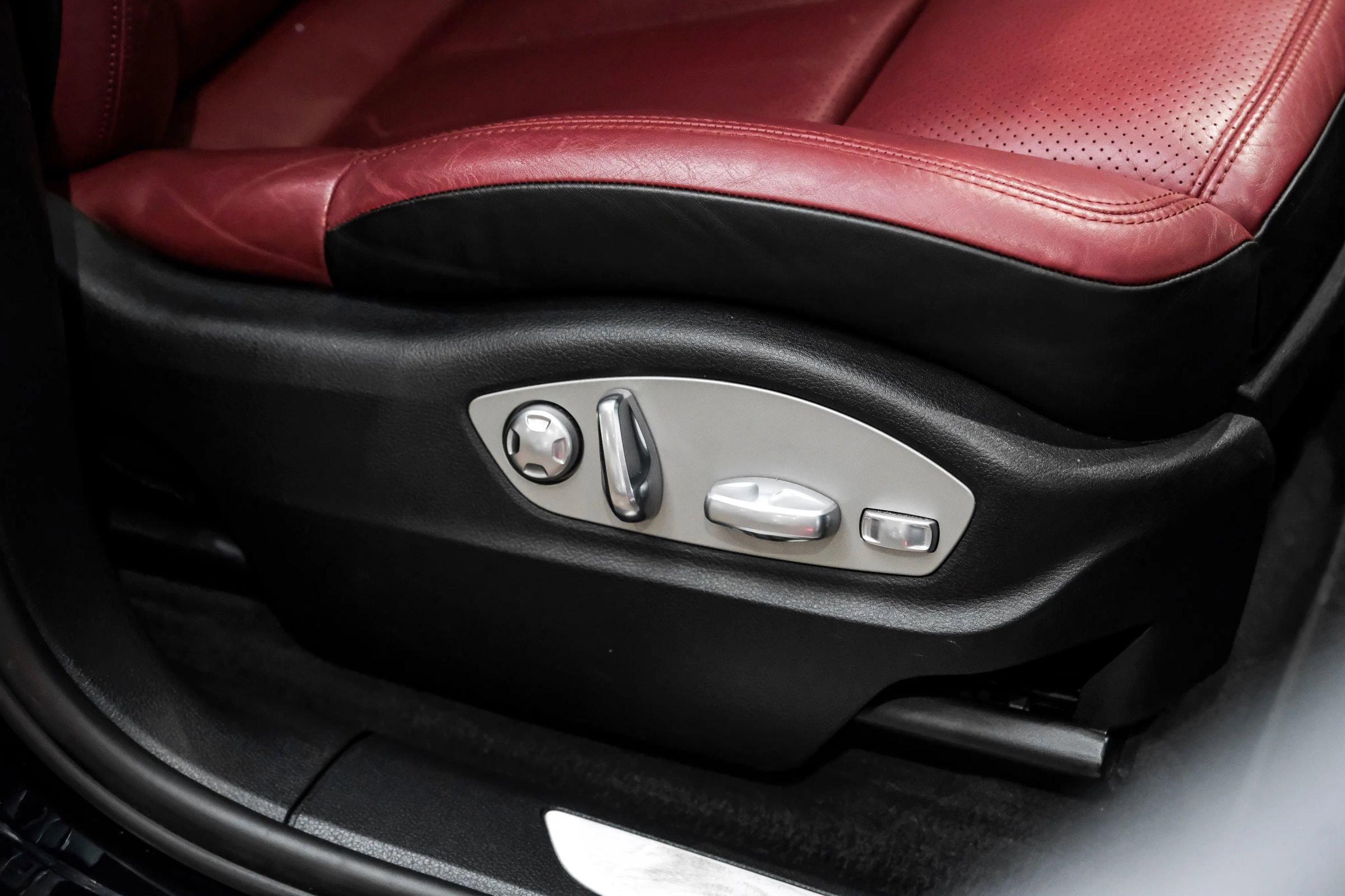 Used 2017 Porsche Macan S image 37