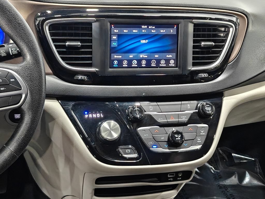 Used 2020 Chrysler Voyager L FWD image 6