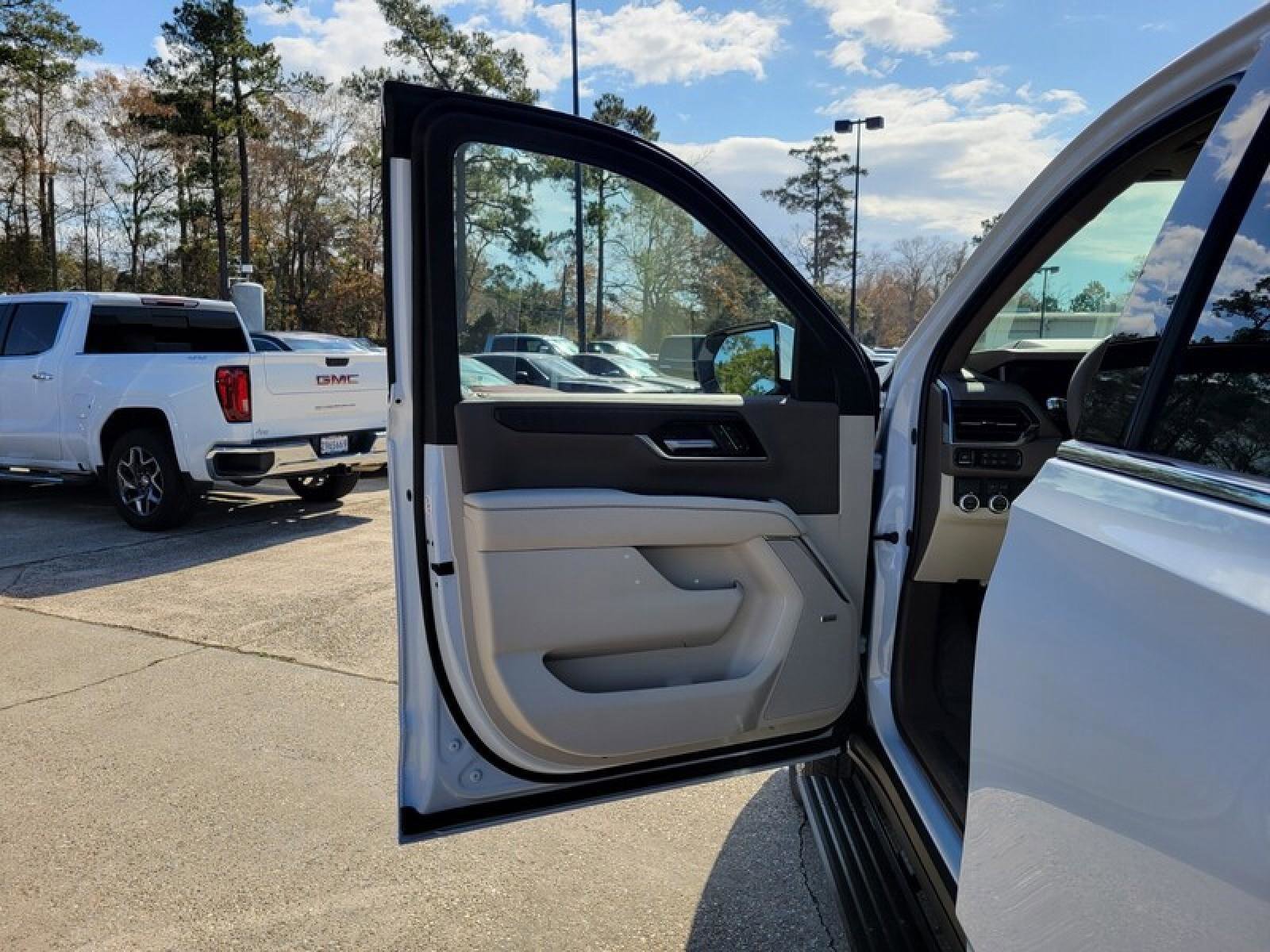 New 2026 GMC Yukon XL Denali w/ Denali Reserve Package image 14