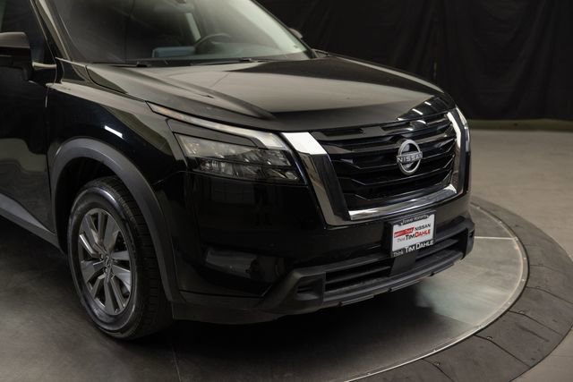 Used 2024 Nissan Pathfinder SV AWD/4WD image 3