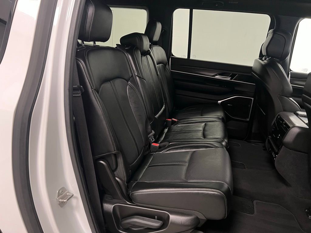 Used 2024 Jeep Wagoneer L Series II w/ Premium Group I image 60