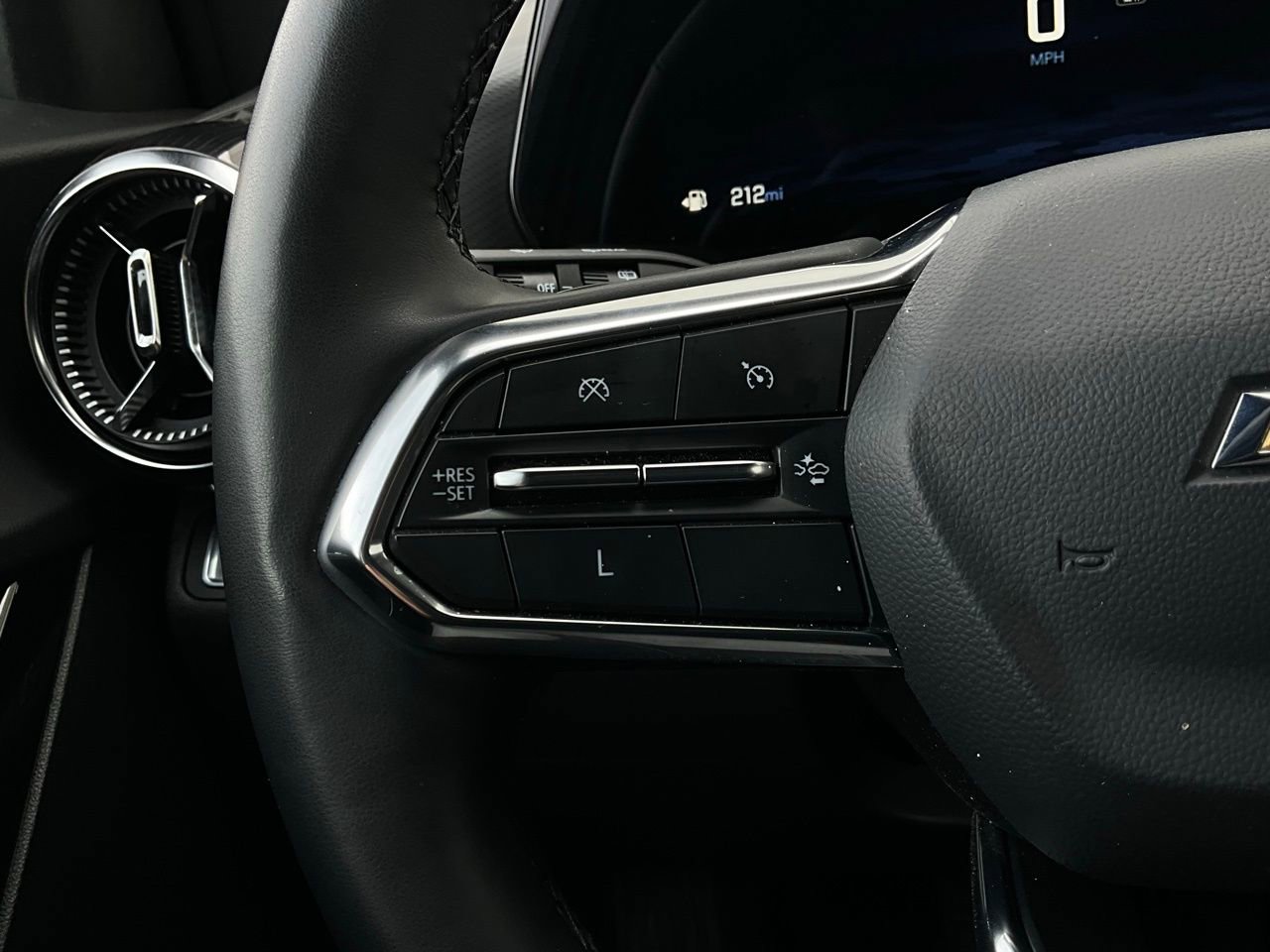 Used 2025 Chevrolet Equinox LT image 32