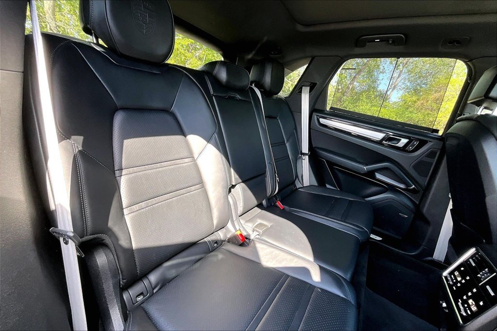 Used 2022 Porsche Cayenne Platinum Edition AWD/4WD image 37