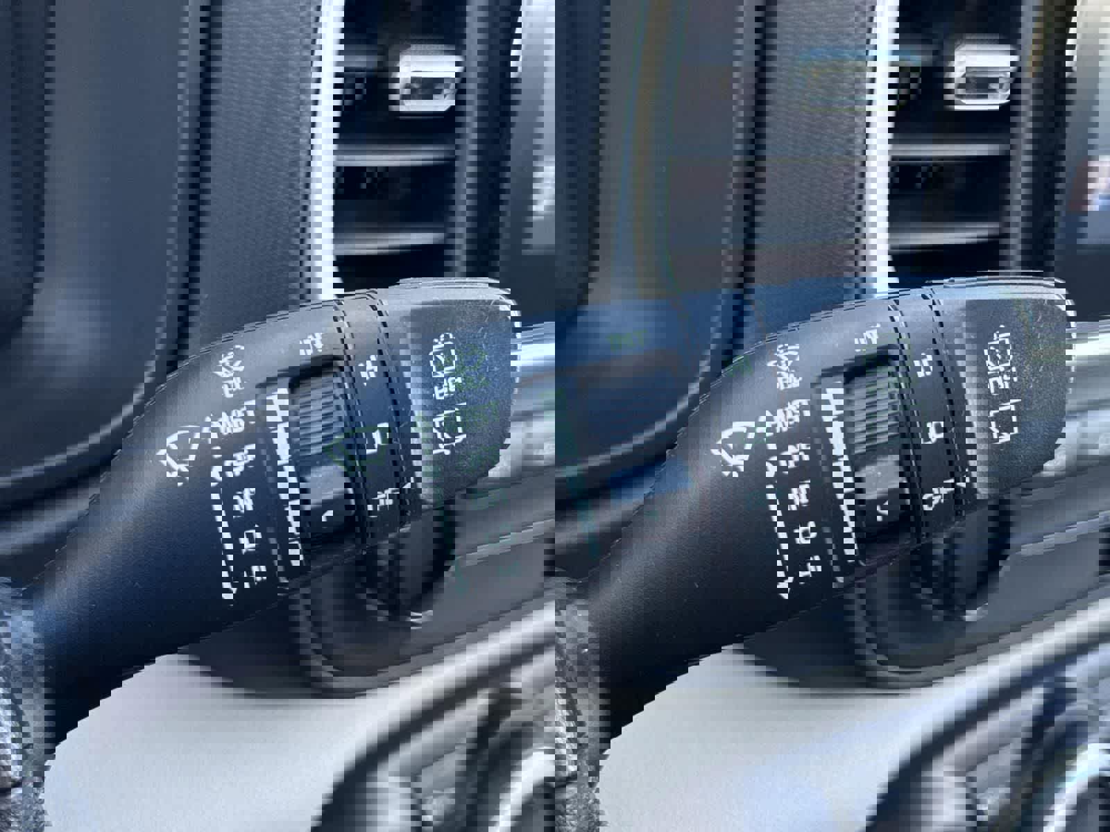 Used 2022 Hyundai Venue SEL image 25