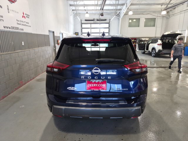 Certified 2025 Nissan Rogue SL w/ Tech Package AWD/4WD image 4
