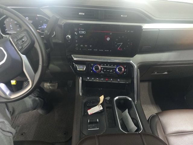 Used 2024 GMC Sierra 2500 Denali w/ Denali Reserve Package AWD/4WD image 17
