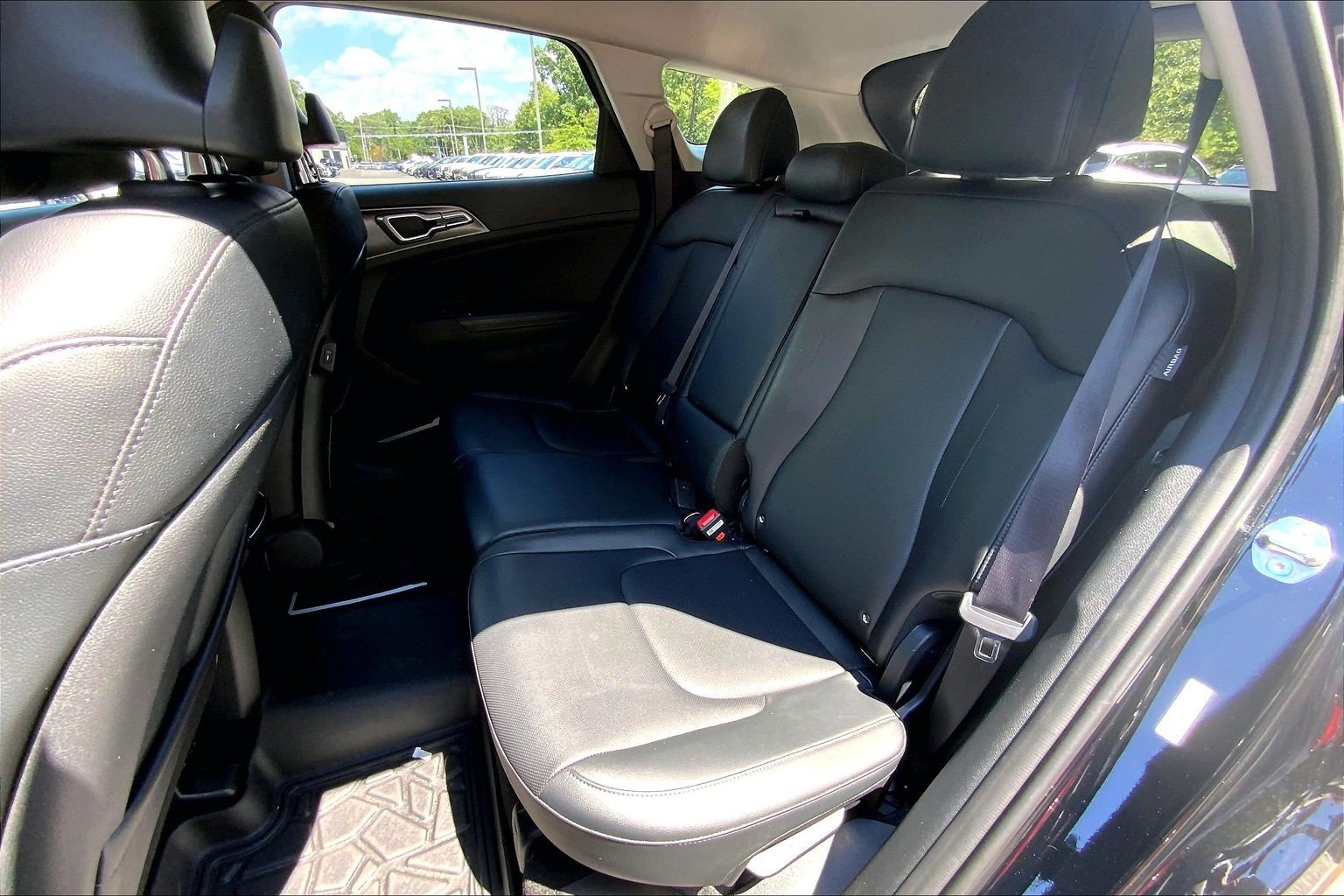 Used 2025 Kia Sportage EX FWD image 27