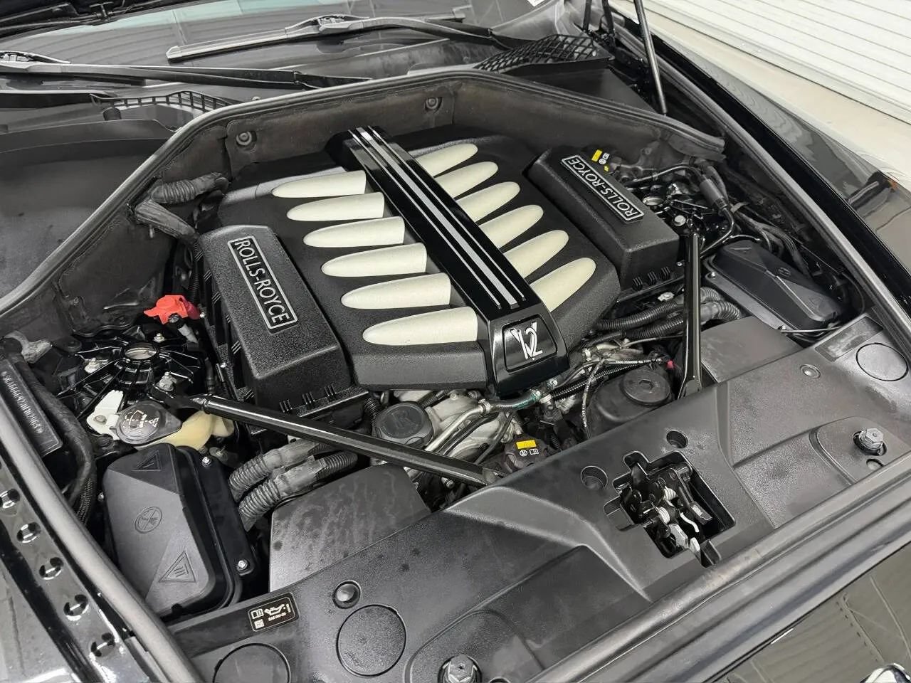 Used 2017 Rolls-Royce Dawn RWD image 45