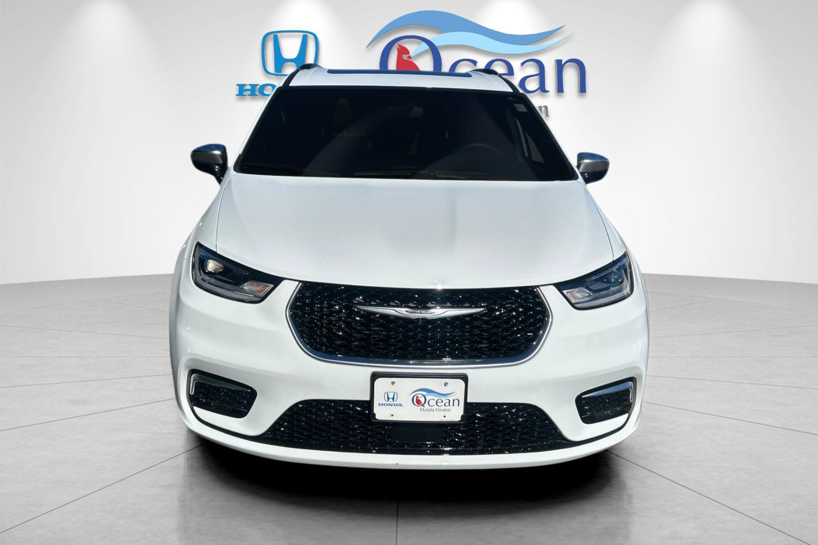 Used 2026 Chrysler Pacifica Pinnacle AWD/4WD image 8