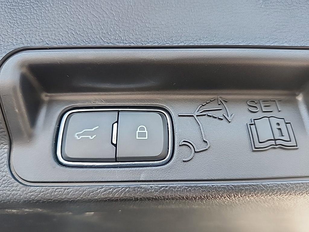 Certified 2023 Ford Explorer XLT w/ Equipment Group 202A image 14