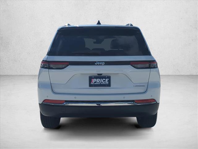 Used 2025 Jeep Grand Cherokee Laredo w/ Luxury Tech Group I RWD image 7