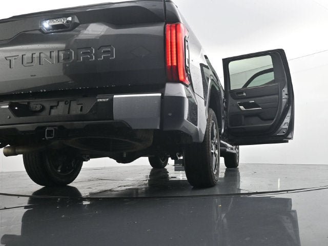 Used 2025 Toyota Tundra Limited AWD/4WD image 47