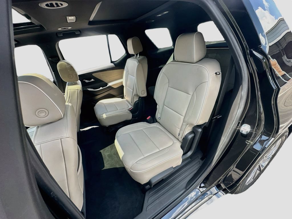Used 2023 Chevrolet Traverse Premier FWD image 26