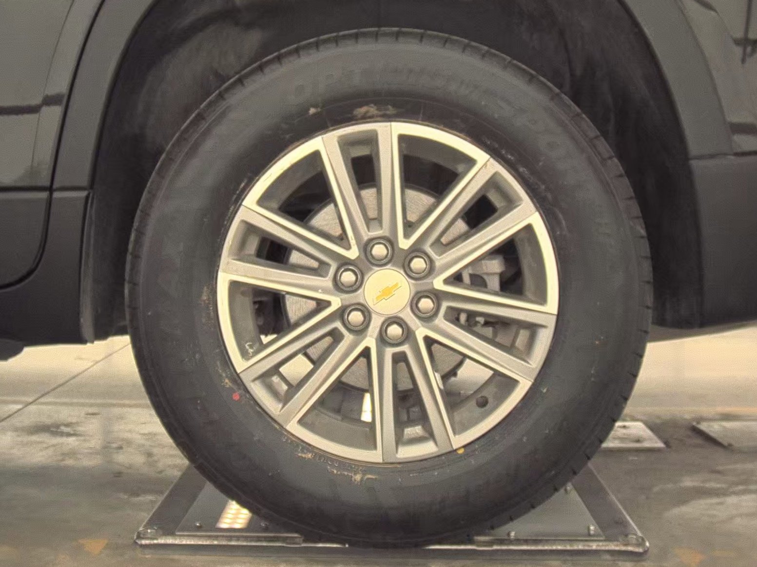 Used 2023 Chevrolet Traverse LT image 13