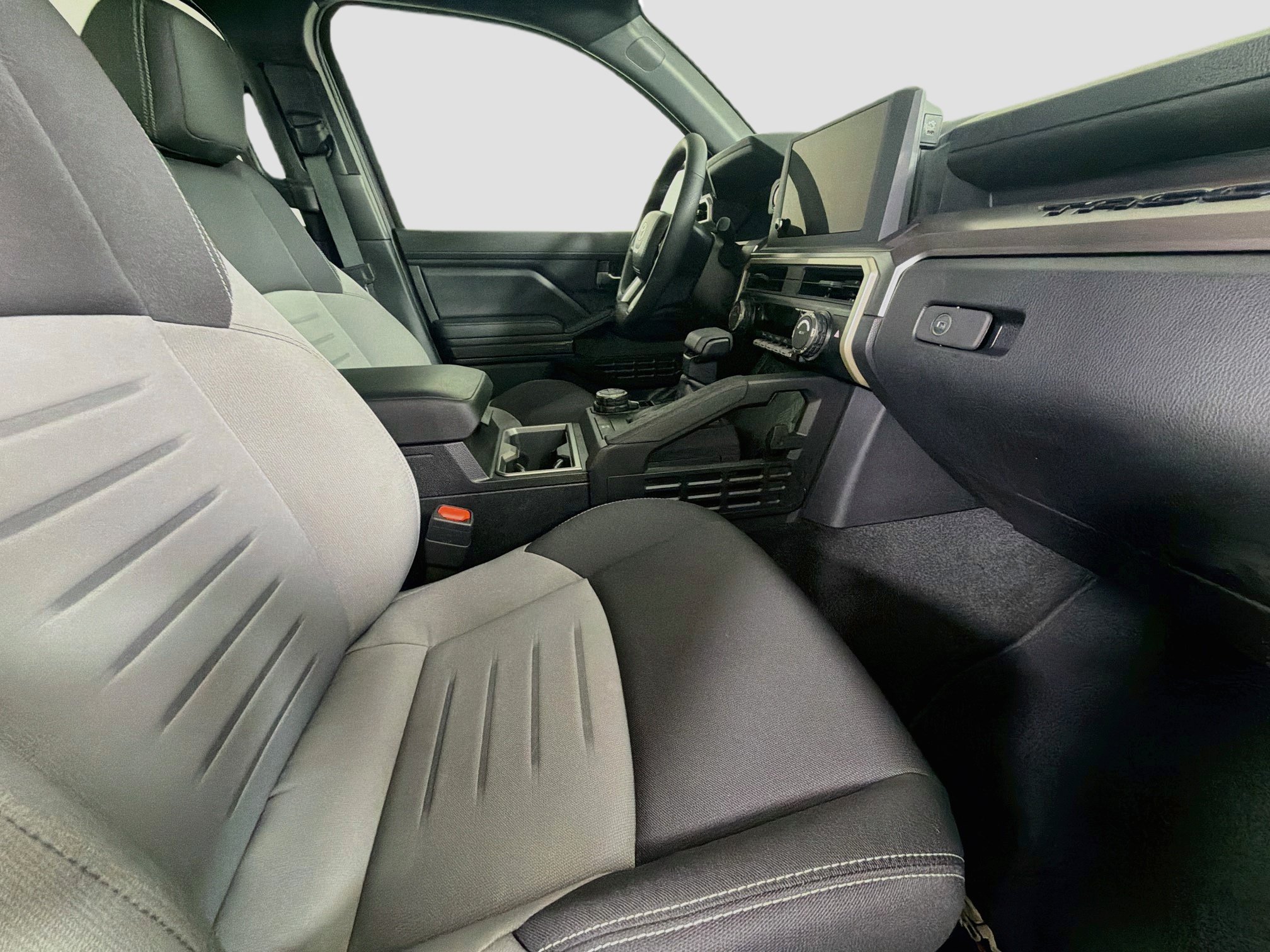 Used 2025 Toyota Tacoma TRD Off-Road AWD/4WD image 28