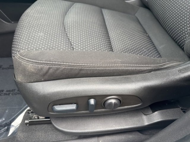 Used 2022 GMC Terrain SLE w/ Driver Convenience Package image 13