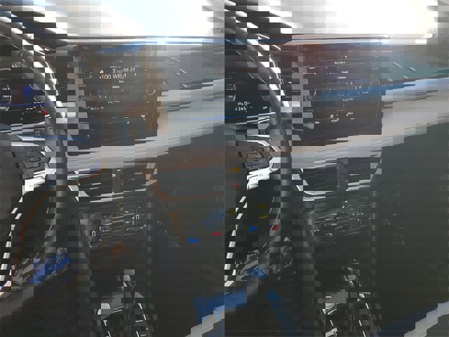 Certified 2025 Volkswagen Taos SE w/ Panoramic Sunroof Package image 23