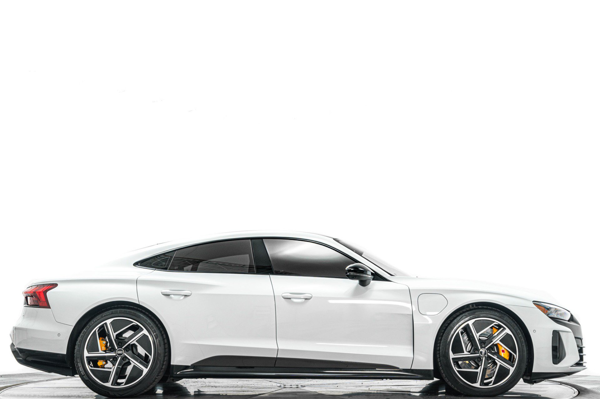 Used 2023 Audi RS e-tron GT w/ Carbon Performance Package AWD/4WD image 2