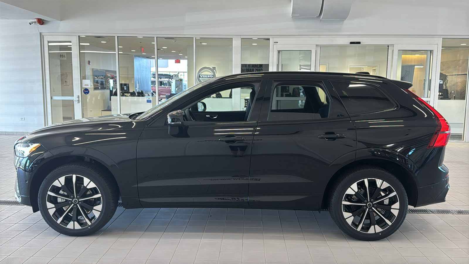 New 2027 Volvo XC60 B5 Plus AWD/4WD image 8