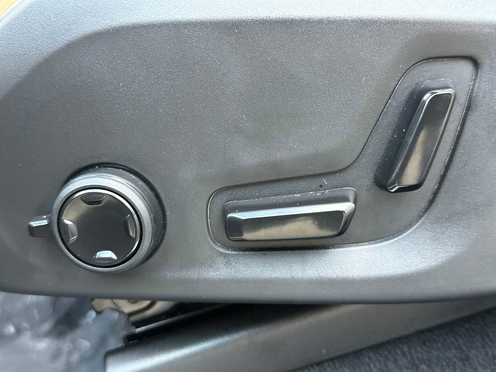 Used 2025 Volvo XC90 B6 Ultra w/ Lounge Package image 23