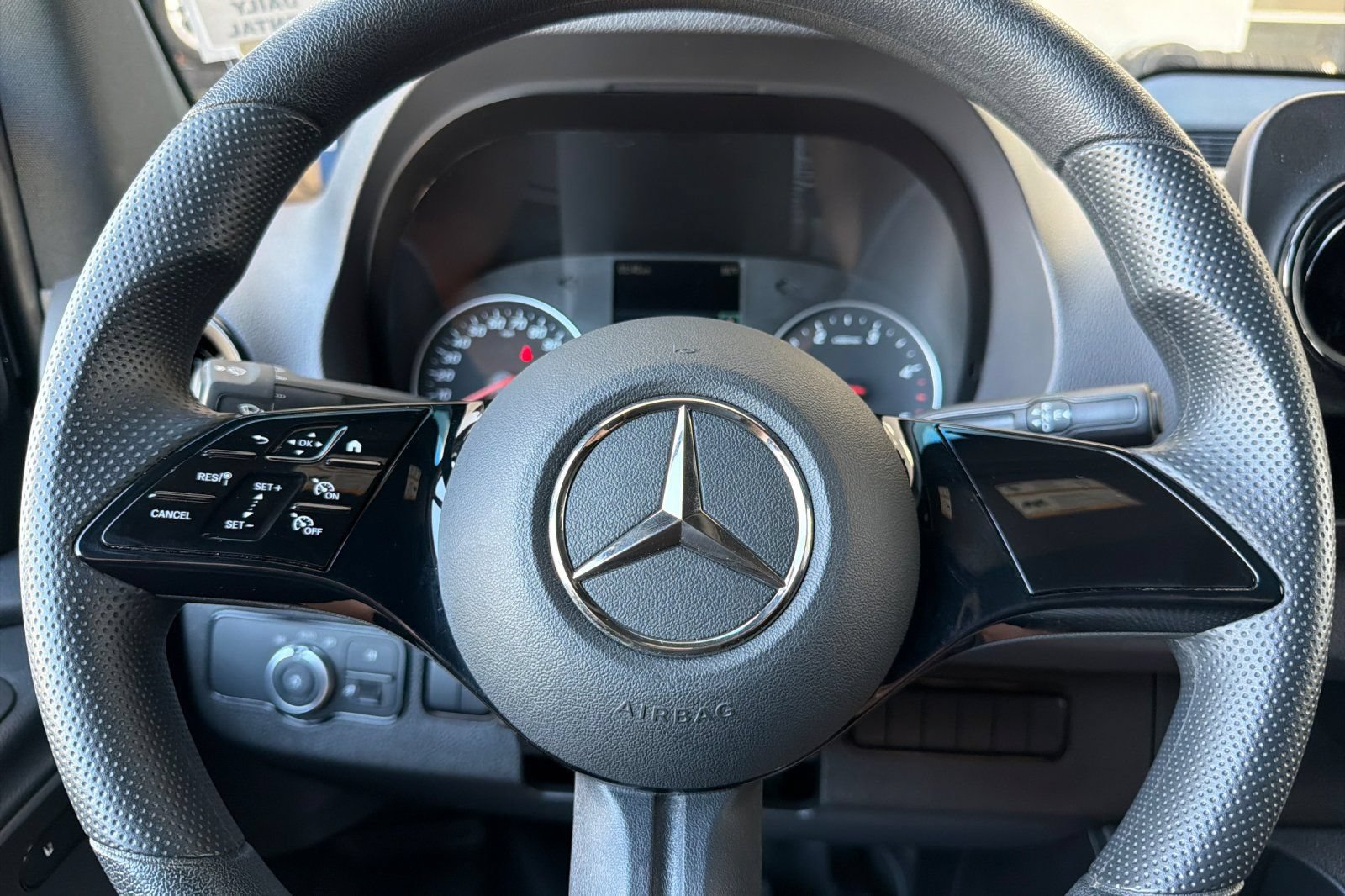 Used 2025 Mercedes-Benz Sprinter 2500 image 21