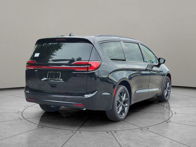 New 2027 Chrysler Pacifica Limited AWD/4WD image 12