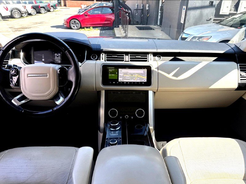 Used 2018 Land Rover Range Rover HSE image 19