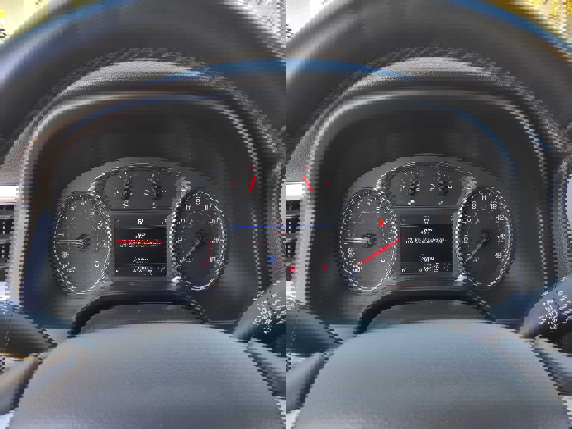 Used 2023 GMC Acadia SLT image 33