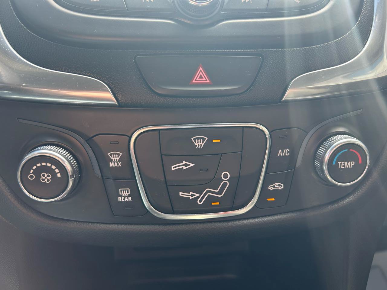Used 2021 Chevrolet Equinox LT FWD image 24
