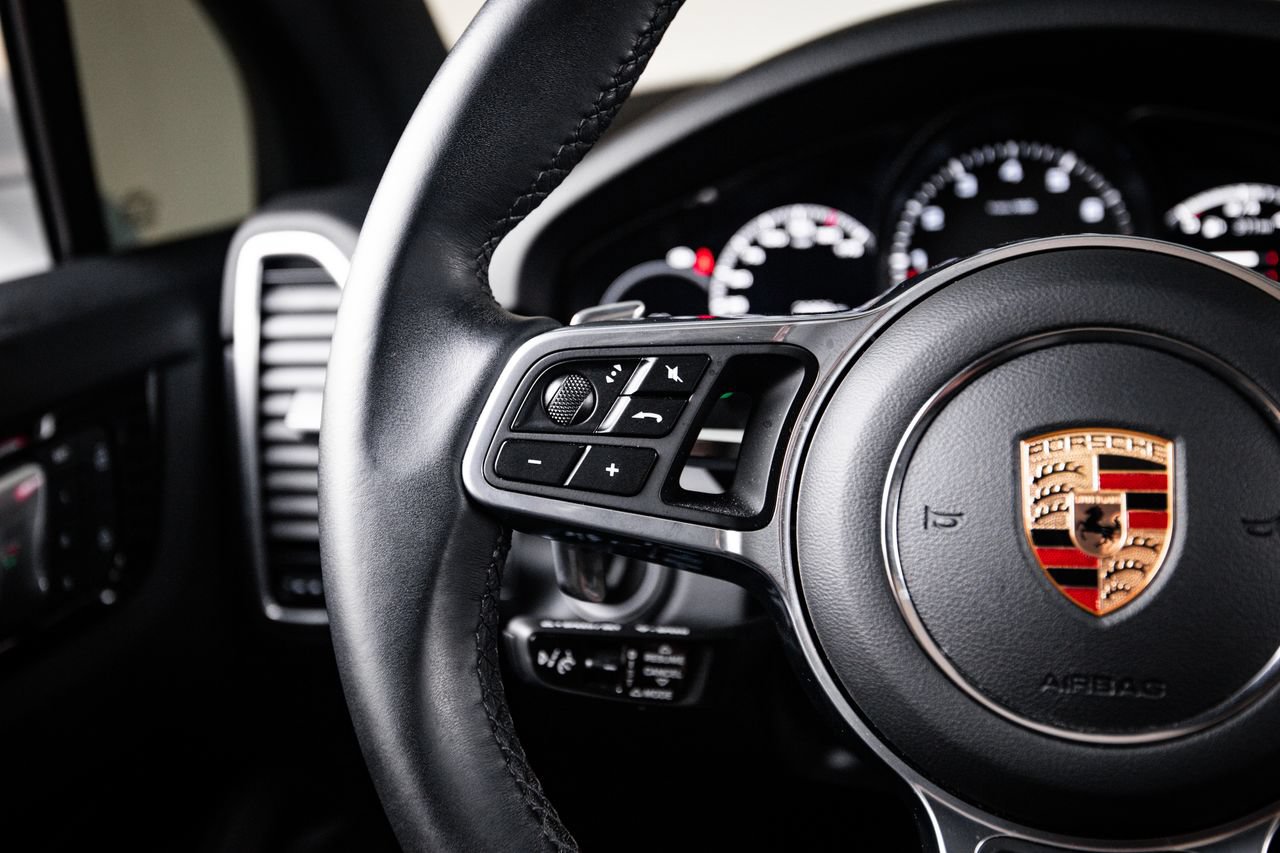Certified 2023 Porsche Cayenne AWD/4WD image 17