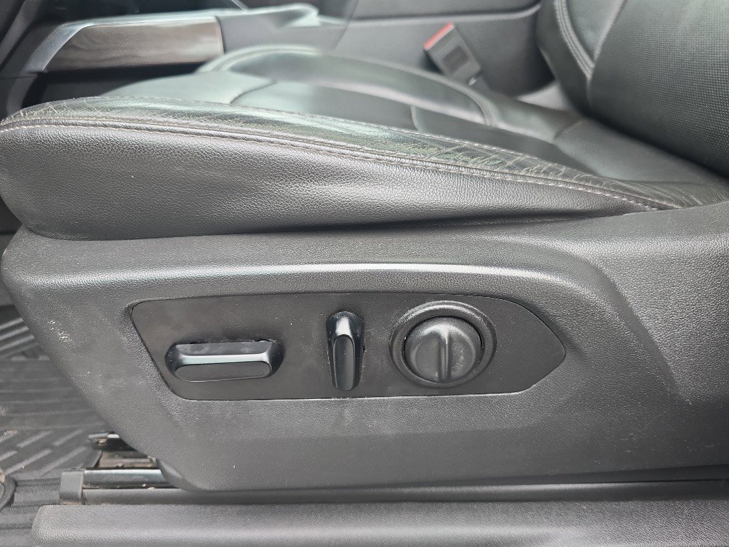 Used 2020 Chevrolet Silverado 3500 LTZ w/ LTZ Premium Package image 30