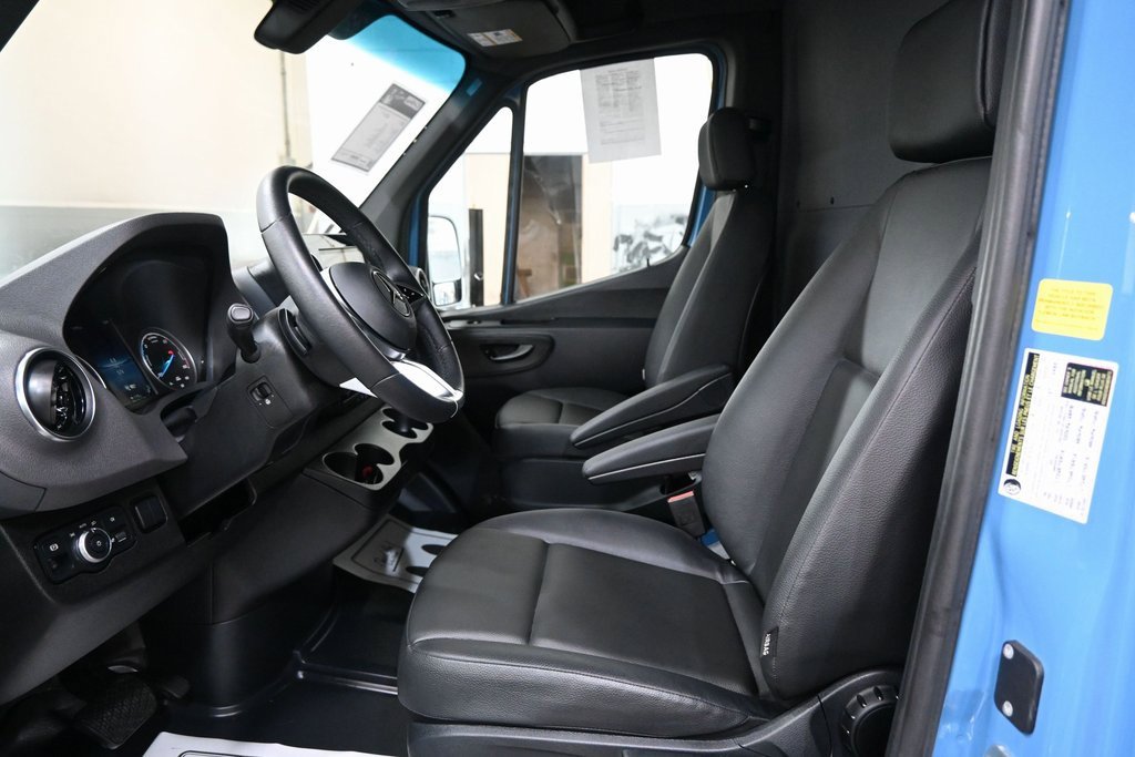 Used 2024 Mercedes-Benz eSprinter 170 Cargo image 25