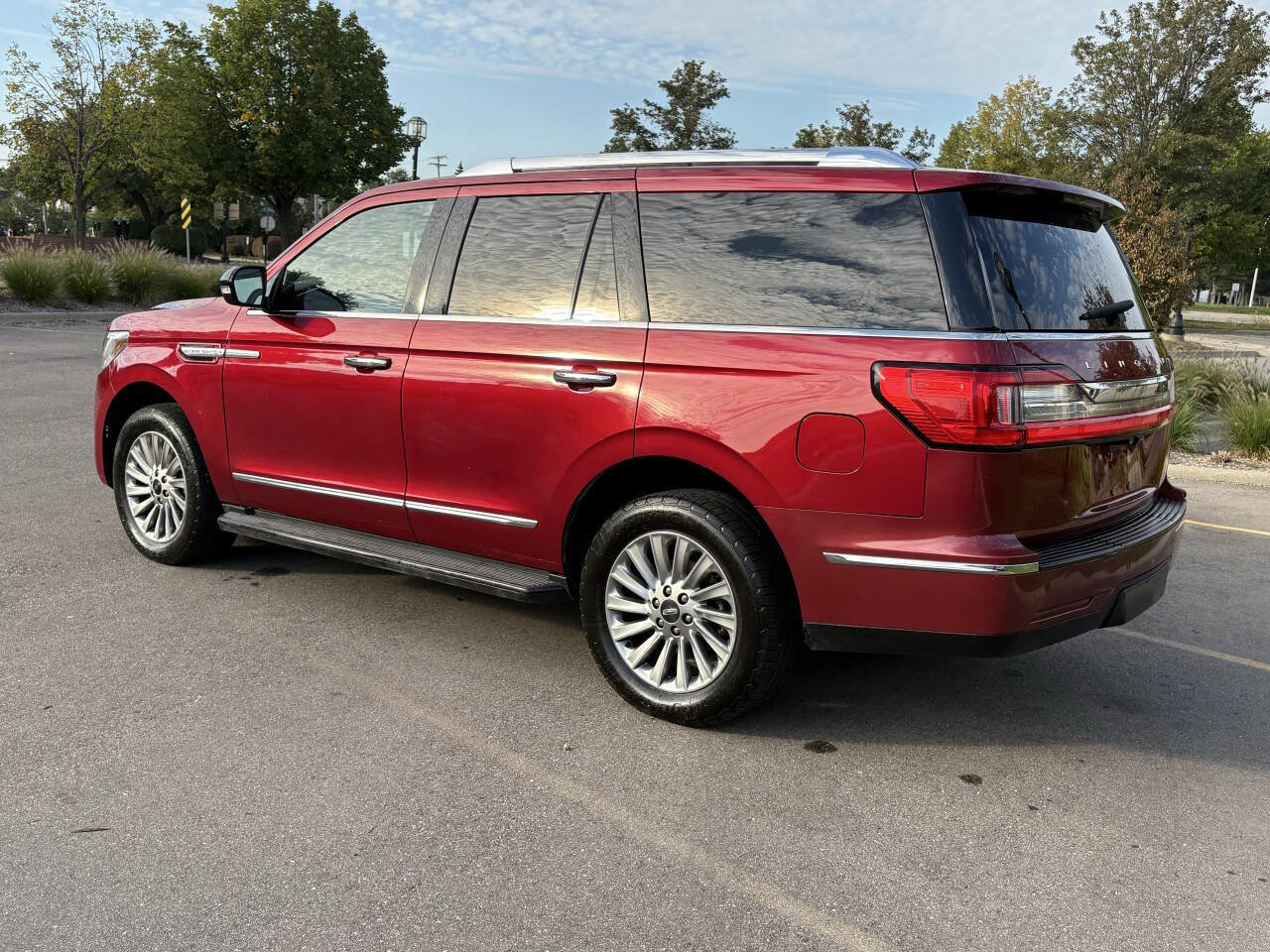 Used 2018 Lincoln Navigator Premiere image 12