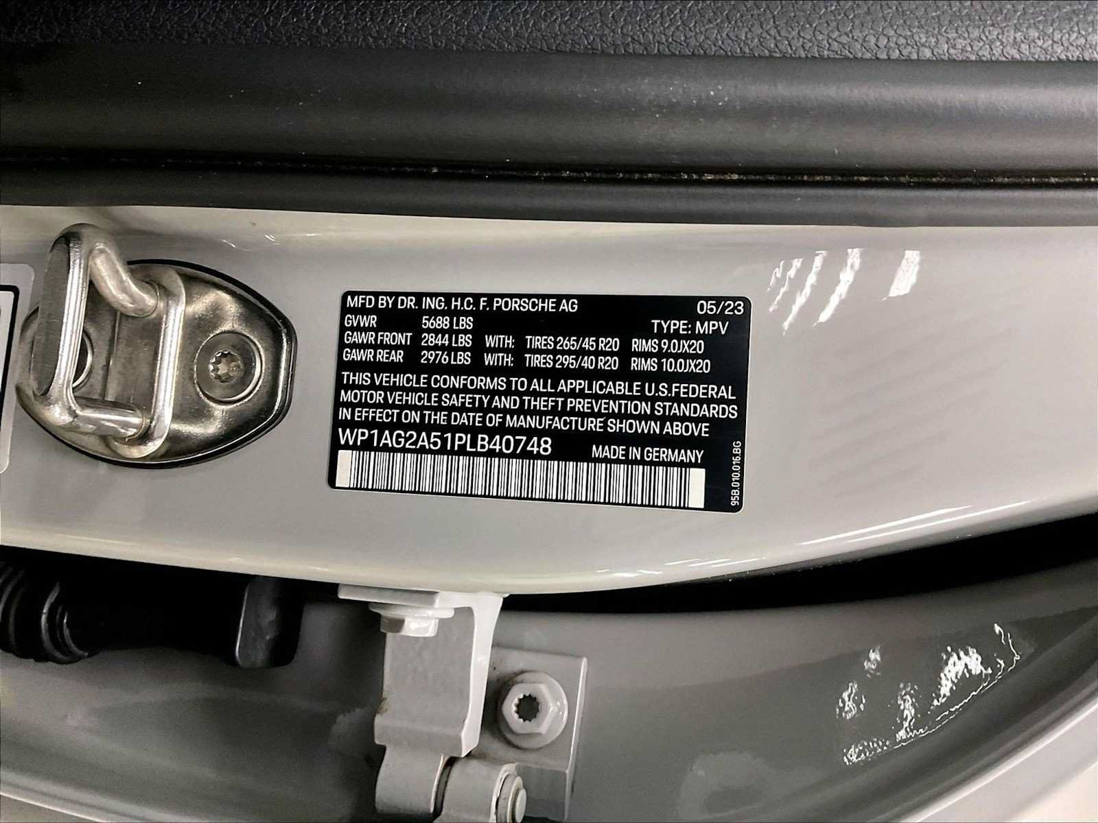 Certified 2023 Porsche Macan S AWD/4WD image 36