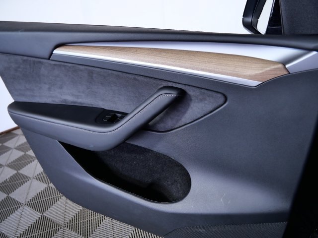 Used 2023 Tesla Model Y Long Range AWD/4WD image 30